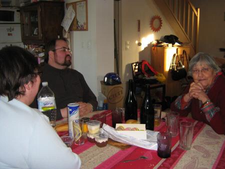 Surprise en arrivant chez Alb�, une grande amie de la famille est venue d�je�ner..