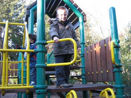 entre 2 trains, au jardin public.  moi je suis morte, Mamie aussi