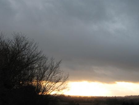 luminosit� pluie et gros nuages, une temp�te � pas mettre un chien dehors.