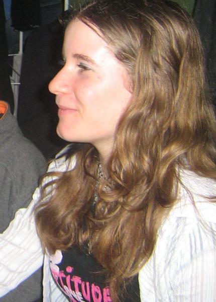 Mathilde, je ne la vois pas souvent , ils habitent � Tours, mais inter net est notre sauveur.