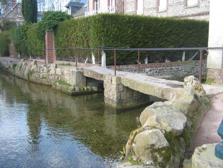 Petit pont en gr�s....