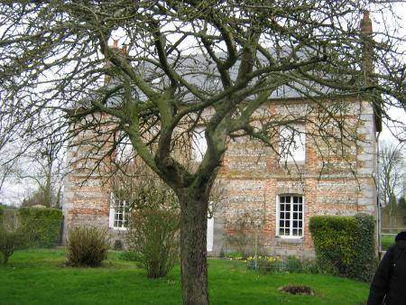 une belle maison Normande de silex et de briques.