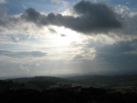 la Toscane sous un orage.