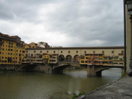 pont Vecchio, sur l'Arno qui traverse Florence.