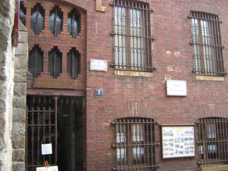 de ce c�t� cela fait plus prison!...