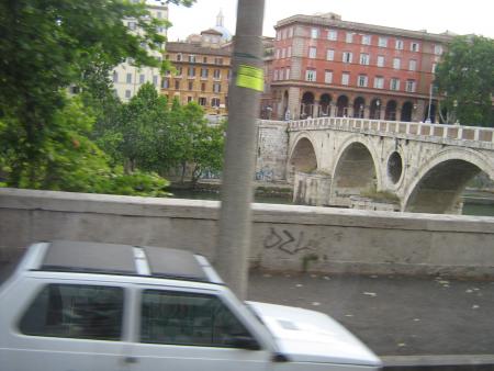 le plus vieux pont de la ville.