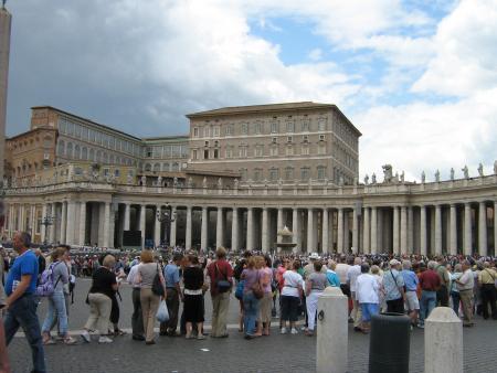 la partie droite  de la place St Pierre...