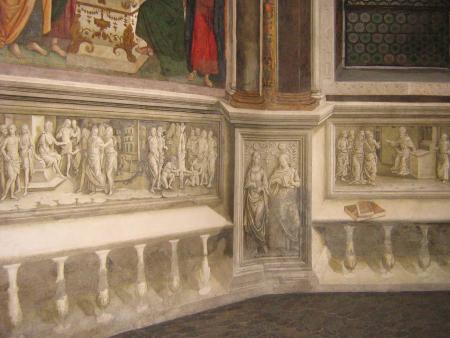 bas relief tout en marbre blanc immacul�.