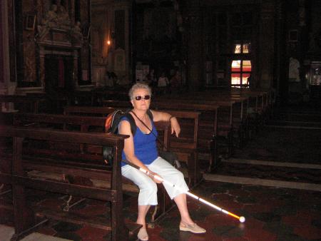 les Eglises nous les faisions au retour, car c'�tait des endroits frais et de nombreuses beaut�s � regarder.  nous faisions entre 9 et 12 km par jour � pied pour �tre sure de ne rien laisser pass