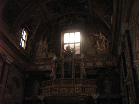 orgue style flamboyant, anges et personnages sont peint � l'or