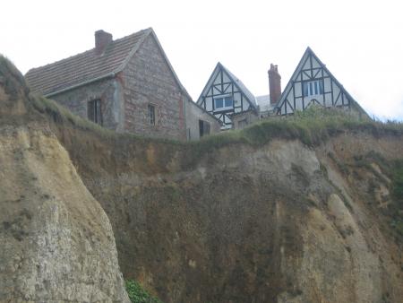 encore deux ans et elle tombe!...