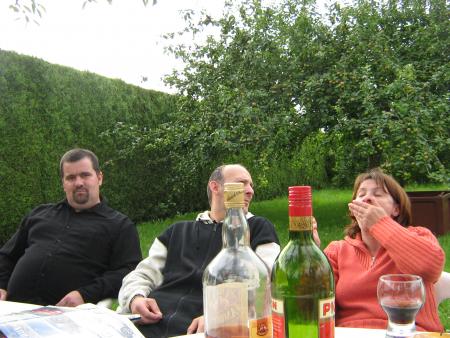 elle se cache pour les manger!!!..