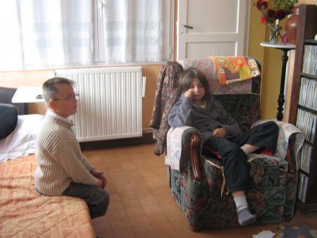 encore les moustiques ils permettent � Mamie de venir quand la t�l� est l�..