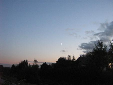 une toute petite lune ...