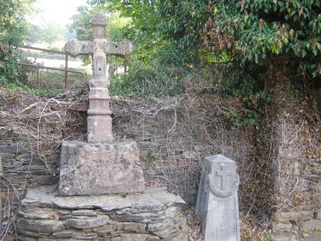 croix ornant un chemin de rando.  