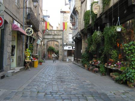 une des portes de la ville de Dinan.