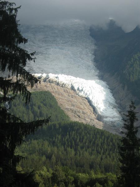 Glacier pr�s de Chamonix, il y en a de moins en moins.