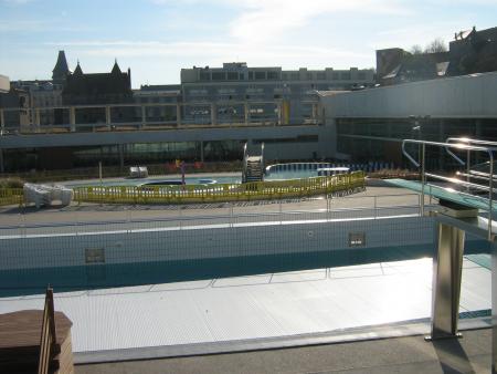 les bassins ext�rieurs,  d'eau chaude.