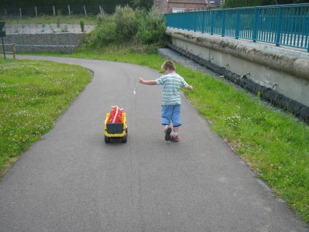 heureusement que l'on est �quip�, porter le pain aux poules, c'est du boulot