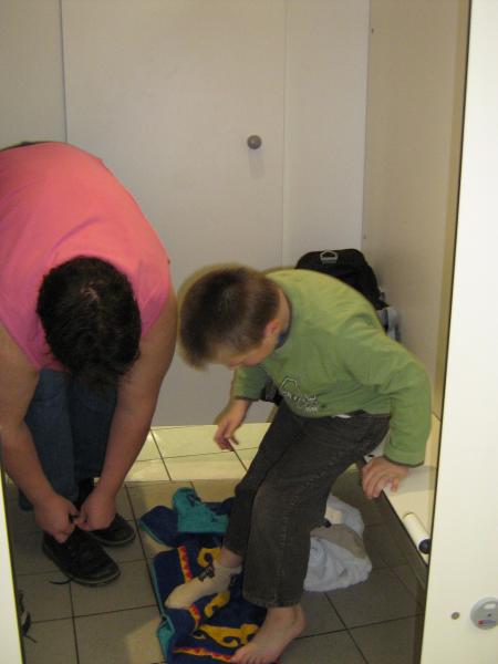 ah! zut c'est dur  quand on a les pieds humides, au-secour