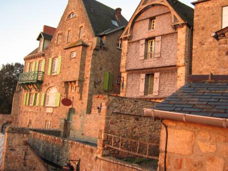 reflet du soleil, qui se couche sur le Mont St Michel.  en 10.06