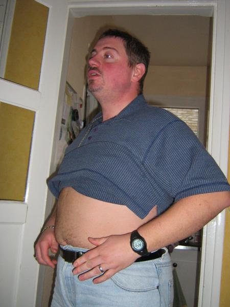 mamie,  on avait dit,  un repas l�ger, encore pris du ventre!! non mais!!...