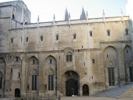 int�rieure de la premi�re cour.