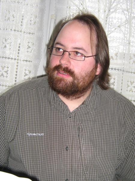 une marque de sport sur la chemise, ah! bon lequel?. celui des bons vivants, ah oui...